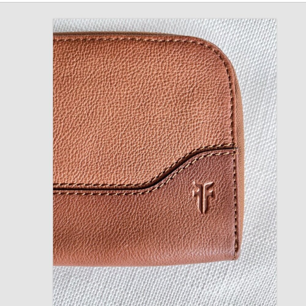 Frye Paige Tassel Cognac Leather Wristlet Clutch Wallet Gold Hardware Zip Bag - Picture 4 of 9